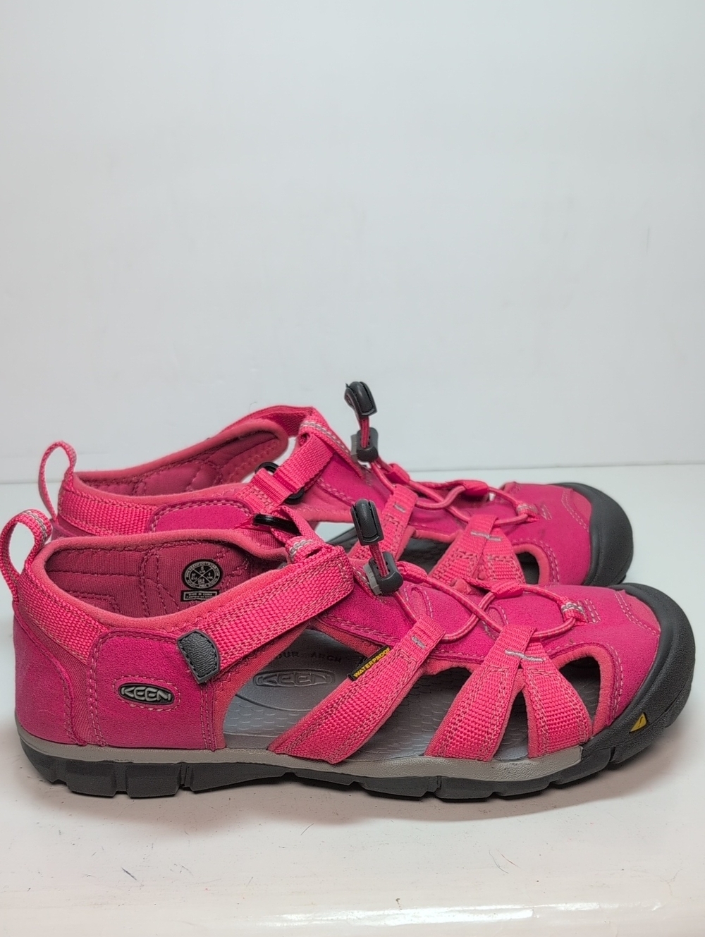 Keen Clearwater CNX pink slip on water sandals big girls size 5 EU 37